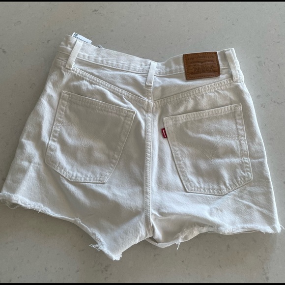 Levi’s white ribcage shorts - Picture 4 of 5